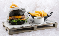 Black Burger s krompirčkom